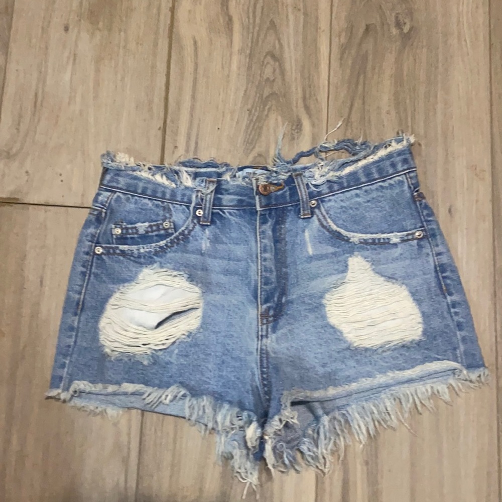 Forever 21 distressed shorts (dea)